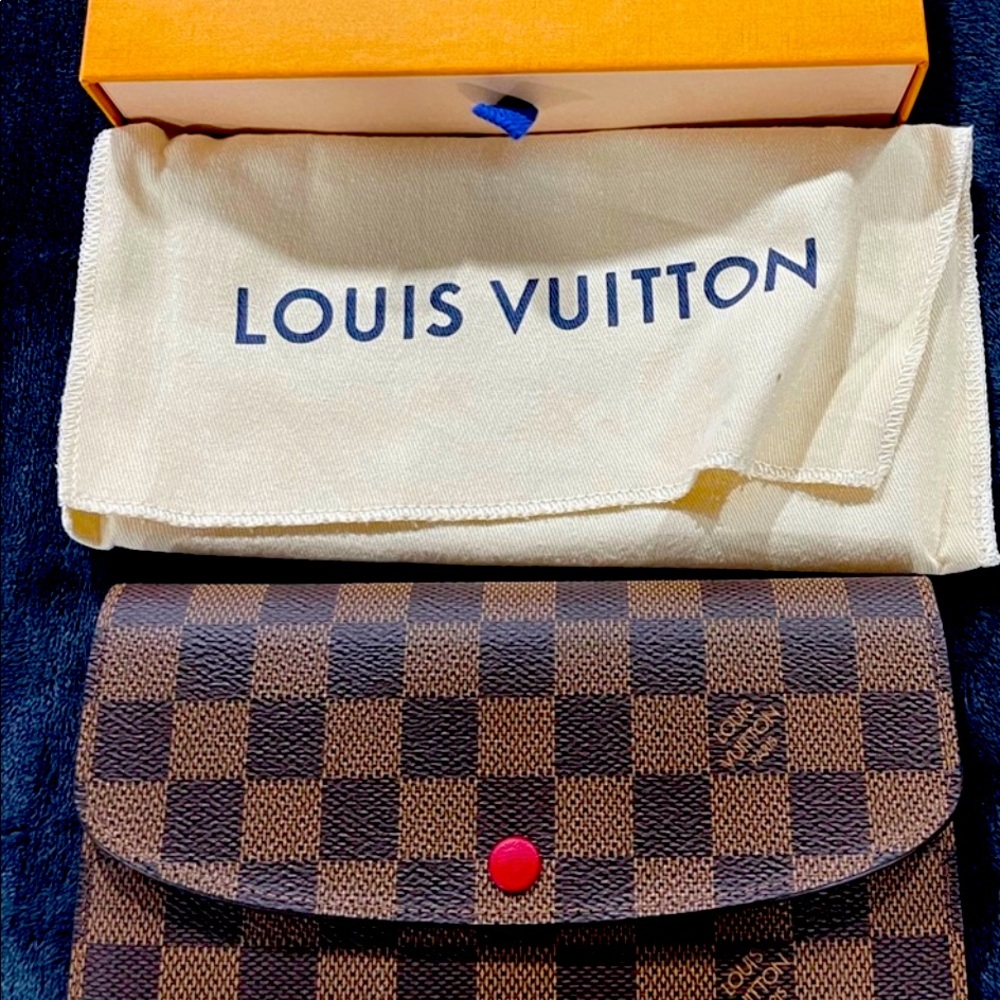 NEW!!! Authentic 💯 Louis Vuitton Emilly Wallet ❤️